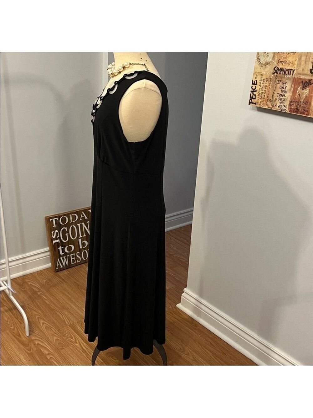 SPANNER Black V Neck Cocktail Dress with Plastic Circles Plus size XL - Picture 4 of 11